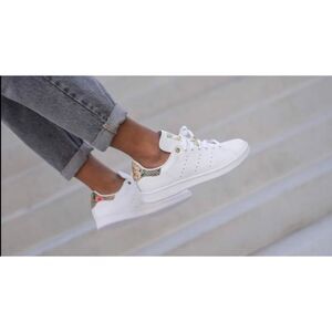 Stan Smith Adidas Girl’s Holographic White Leather Sneakers Shiny Heel Sz 4